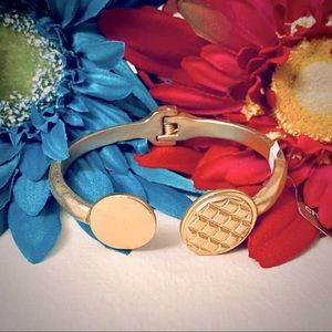 🆕 Chico’s Goldtone Bangle
